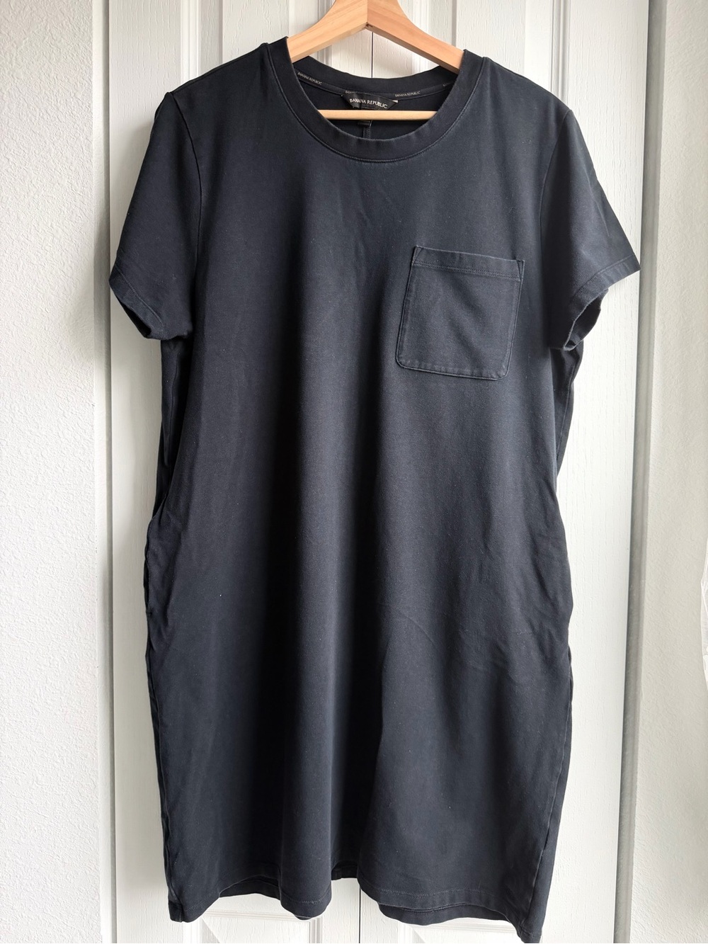 Banana Republic Women’s Black Short-Sleeve Dress